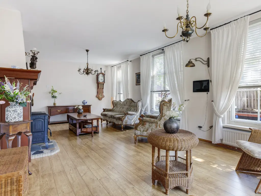 Raadhuisstraat 10, LINSCHOTEN