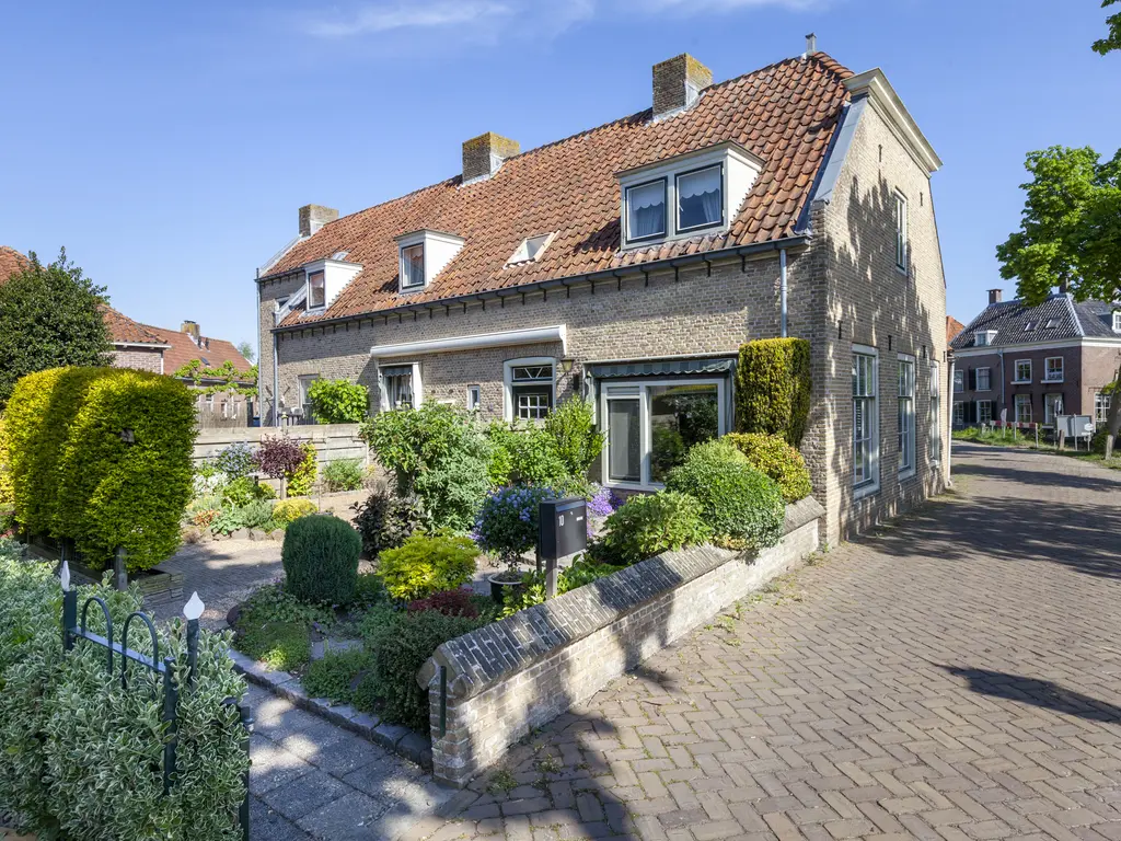 Raadhuisstraat 10, LINSCHOTEN