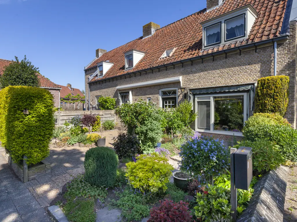 Raadhuisstraat 10, LINSCHOTEN