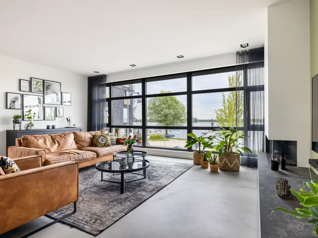 Meer van Annecy 7, WOERDEN
