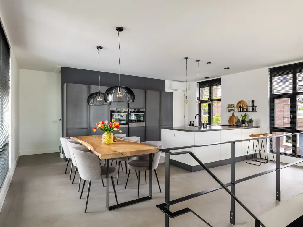 Meer van Annecy 7, WOERDEN