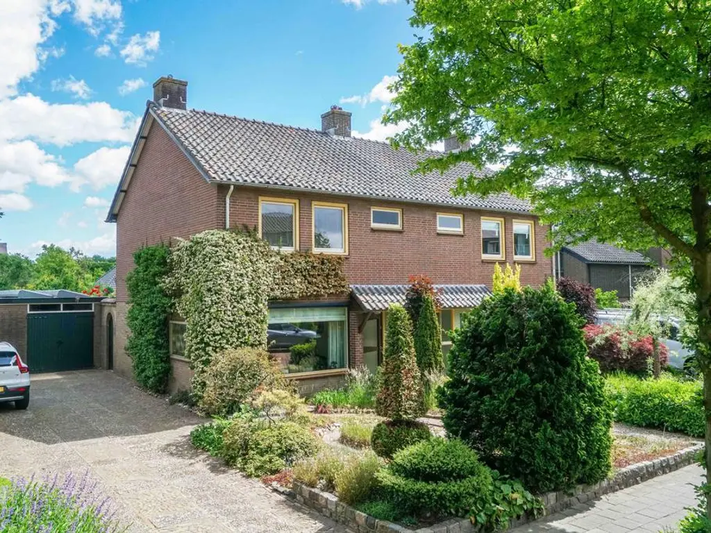Holleweg 25, HOOGLANDERVEEN