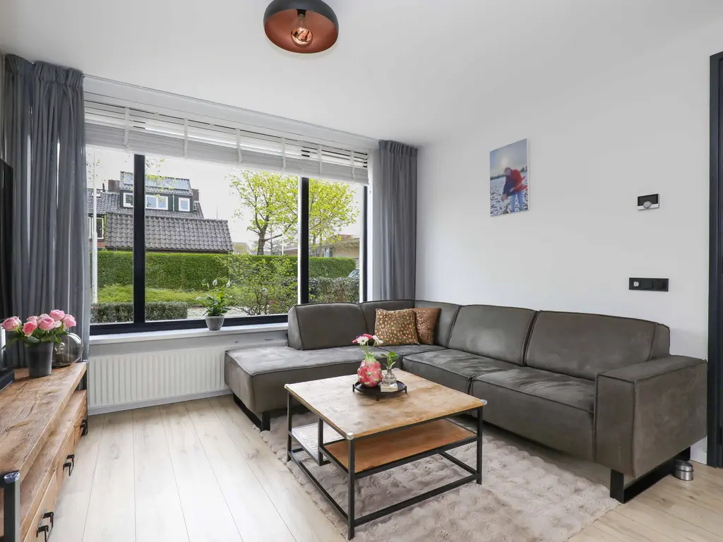 Jasmijnpad 8, HOOGLAND