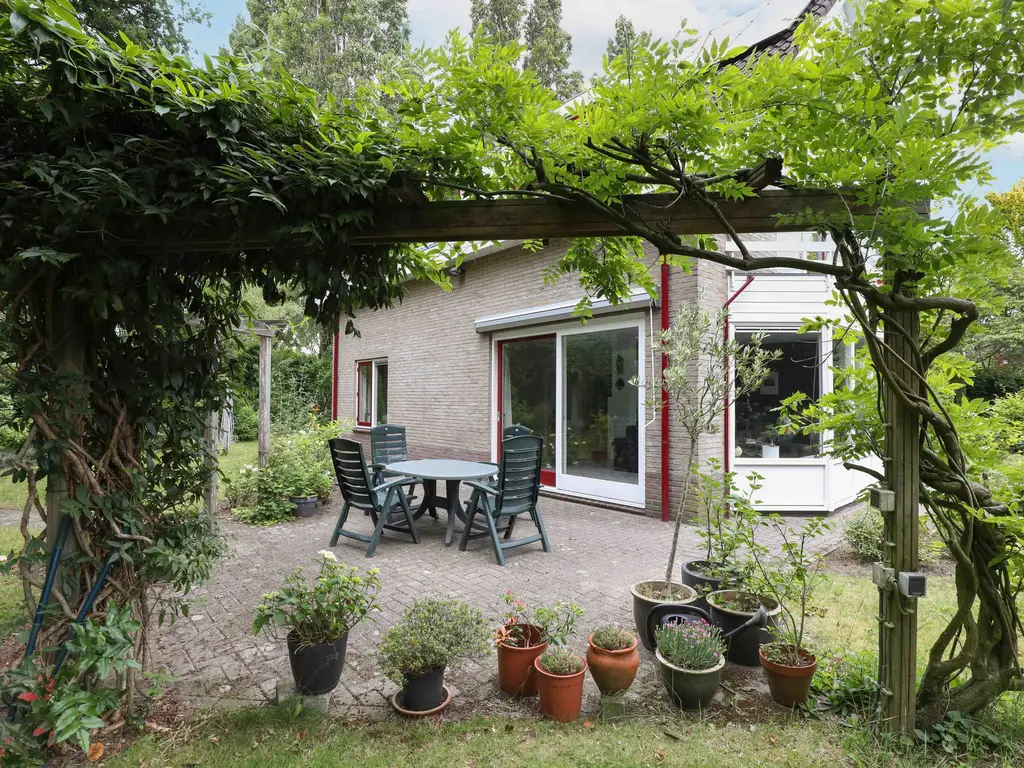 Zadelmakerstraat 13, HOOGLAND