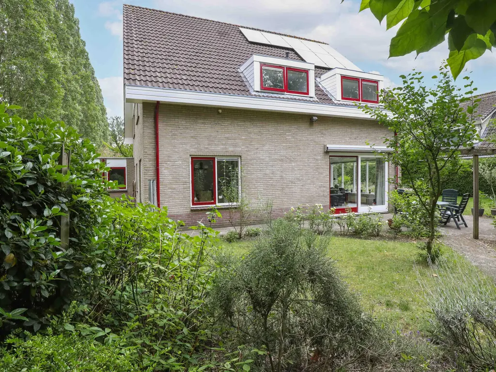 Zadelmakerstraat 13, HOOGLAND