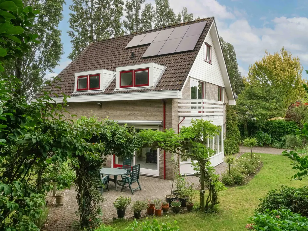 Zadelmakerstraat 13, HOOGLAND