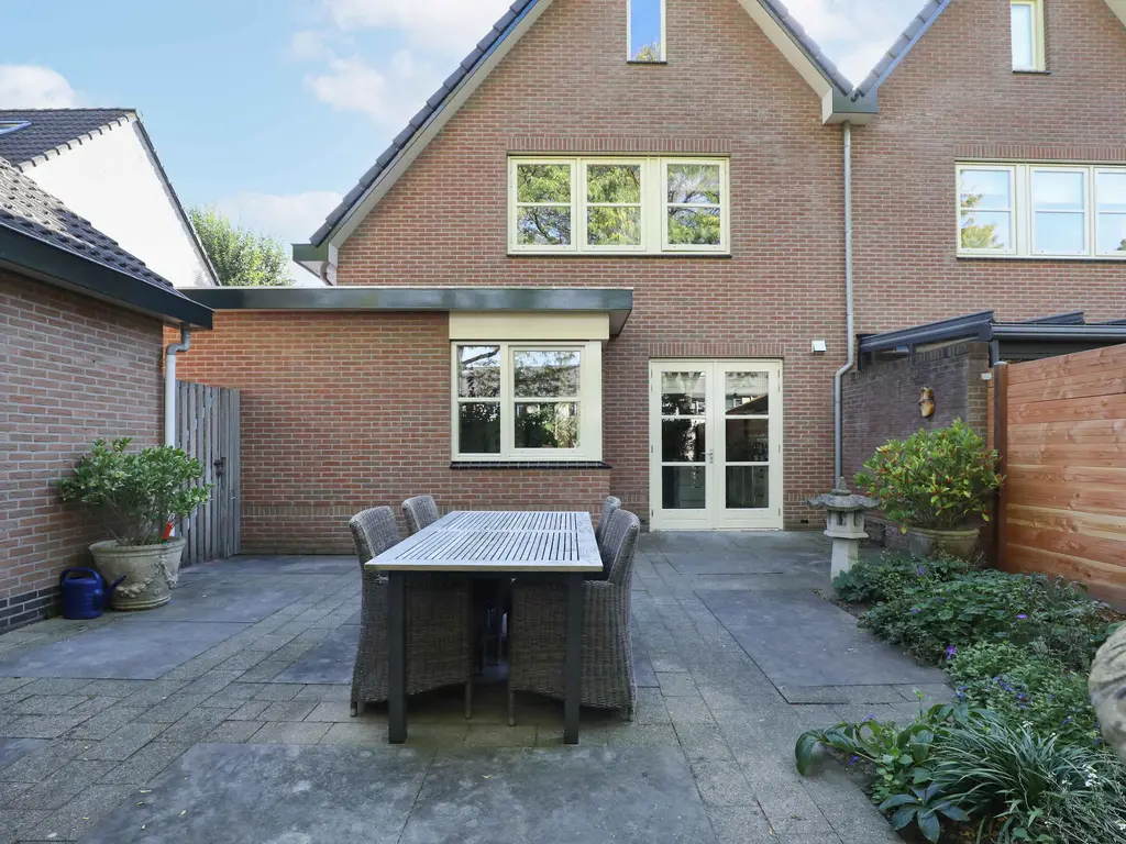 Houtsnijderpad 12, HOOGLAND