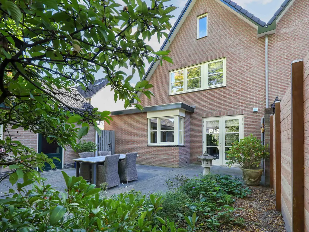 Houtsnijderpad 12, HOOGLAND