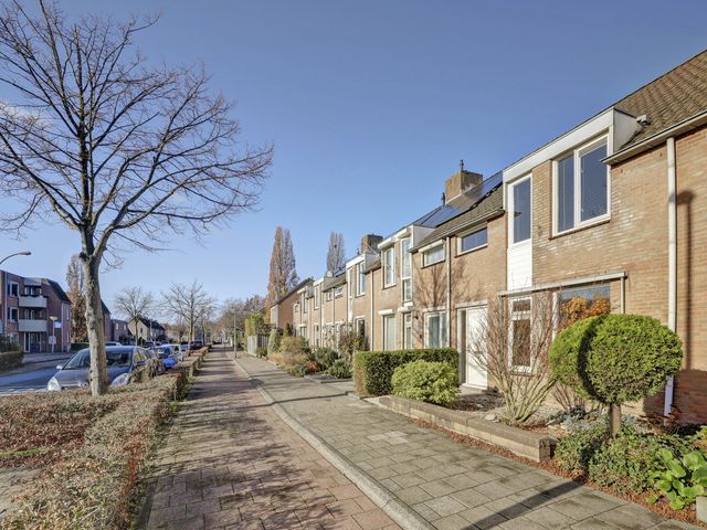 Foto van Burgemeester Teijssenlaan 25