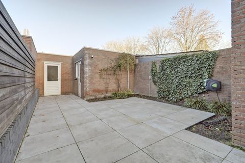 Burgemeester Teijssenlaan 25