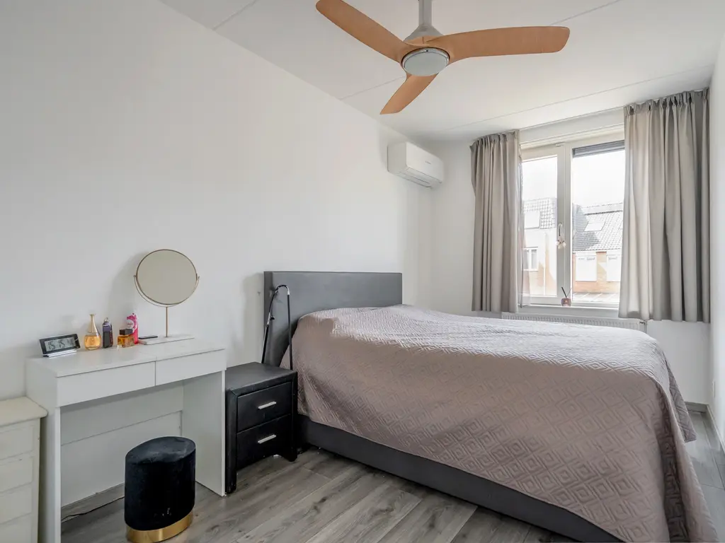 Abraham van Beyerenstraat 115, 'S-GRAVENHAGE