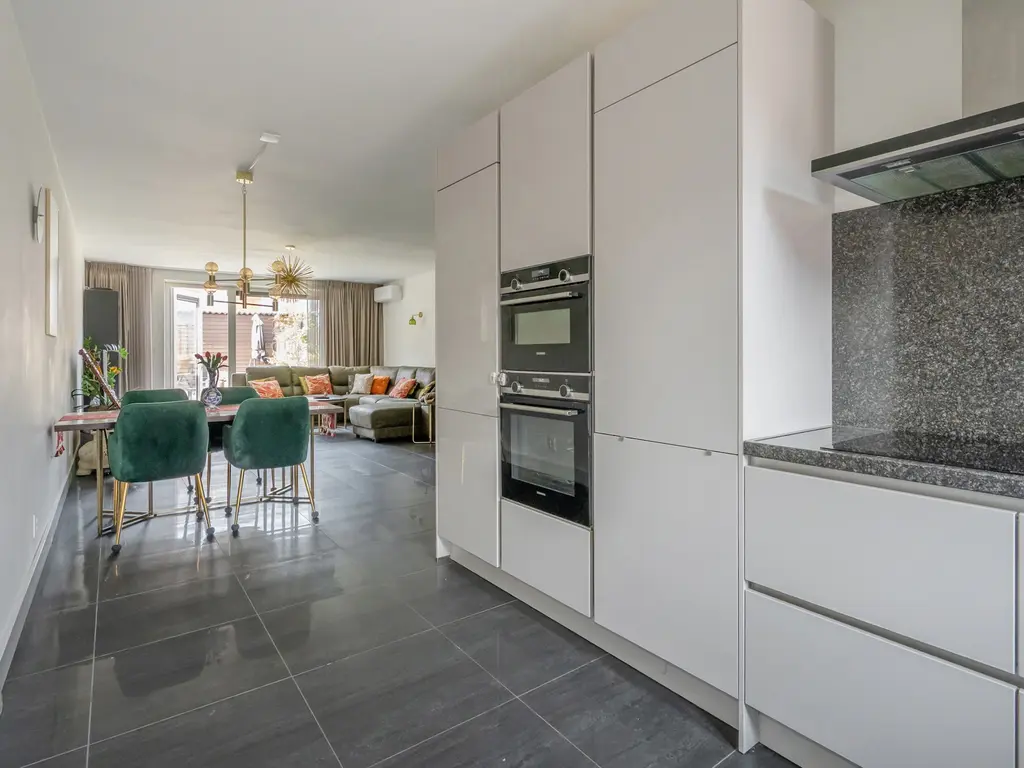 Abraham van Beyerenstraat 115, 'S-GRAVENHAGE