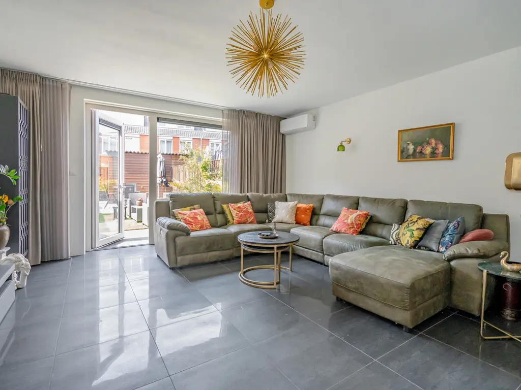 Abraham van Beyerenstraat 115, 'S-GRAVENHAGE