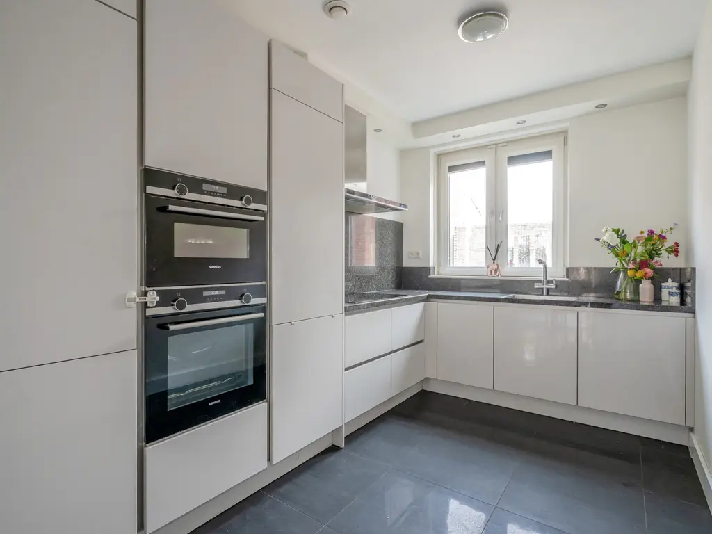 Abraham van Beyerenstraat 115, 'S-GRAVENHAGE