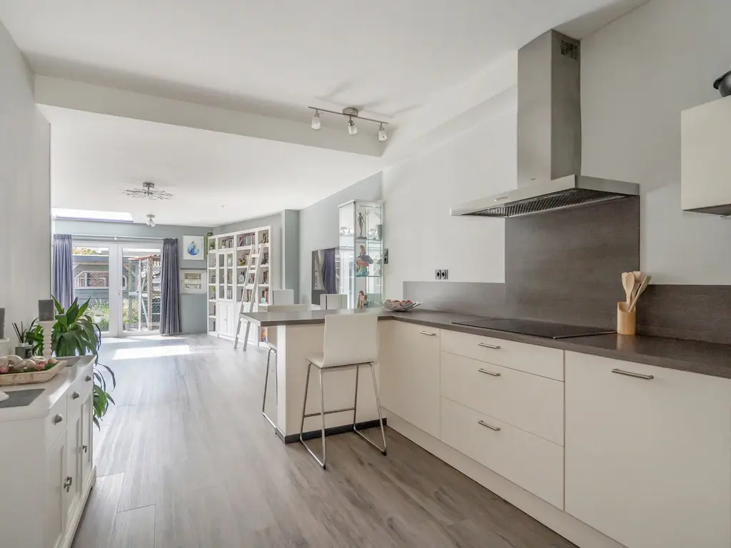 Van der Hoopstraat 37, 'S-GRAVENHAGE