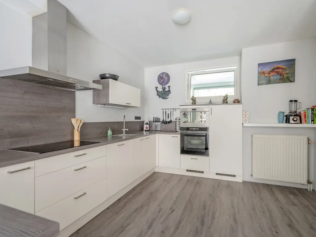 Van der Hoopstraat 37, 'S-GRAVENHAGE