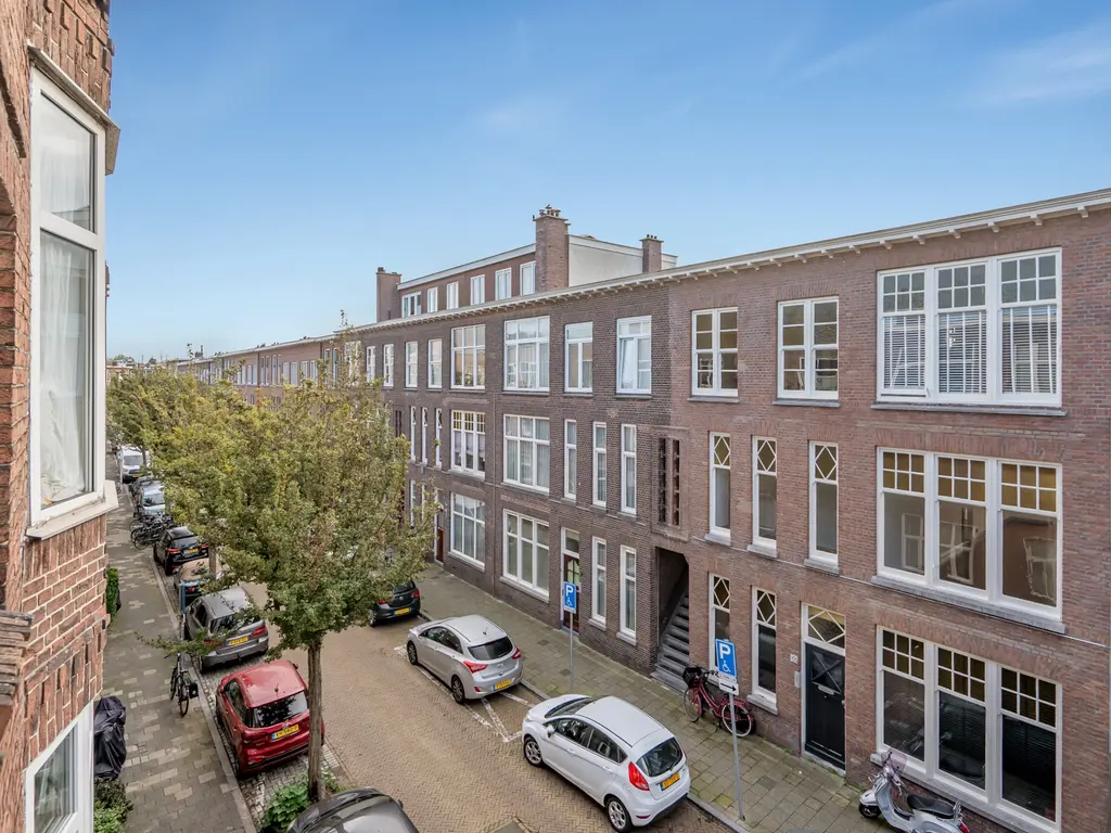 Esdoornstraat 77, 'S-GRAVENHAGE