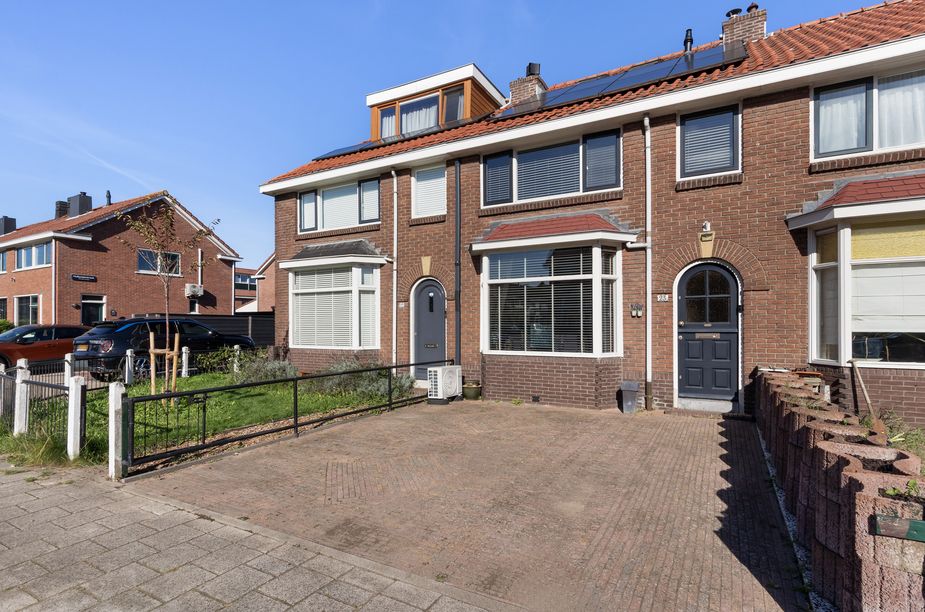 Tussenwoning te koop: Sweelinckstraat 23, Dordrecht