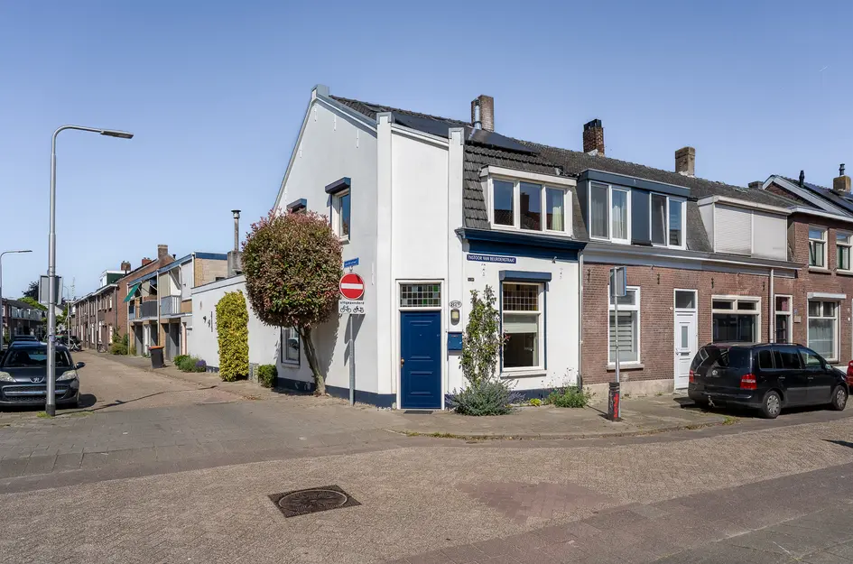Pastoor van Beurdenstraat 87b