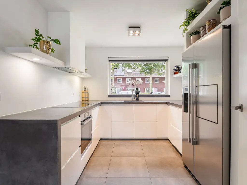 Riethovenerf 18, TILBURG