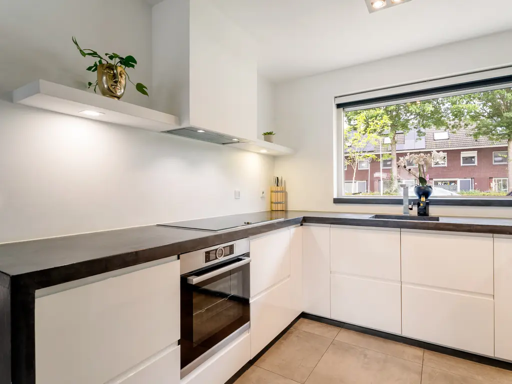 Riethovenerf 18, TILBURG