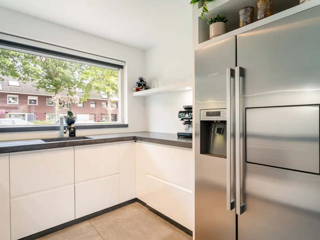 Riethovenerf 18, TILBURG