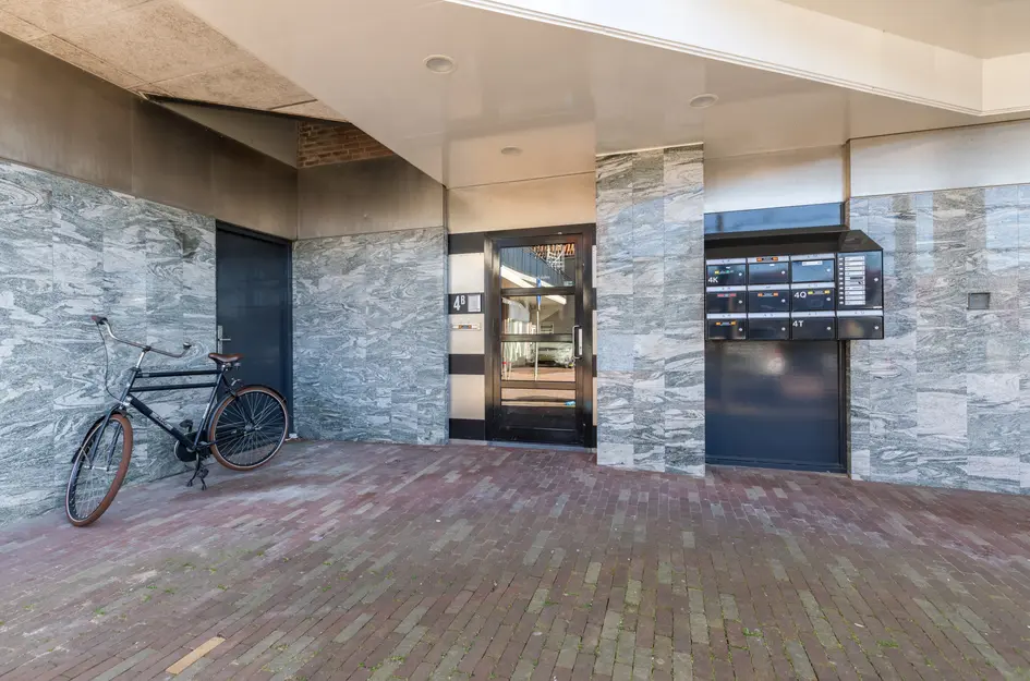 van Tolstraat 4r
