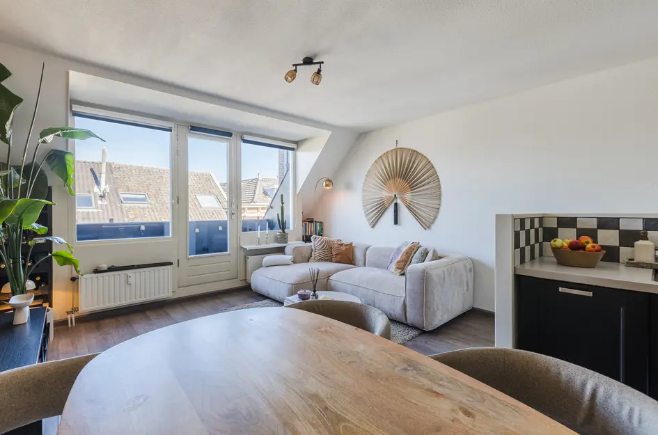 van Tolstraat 4r