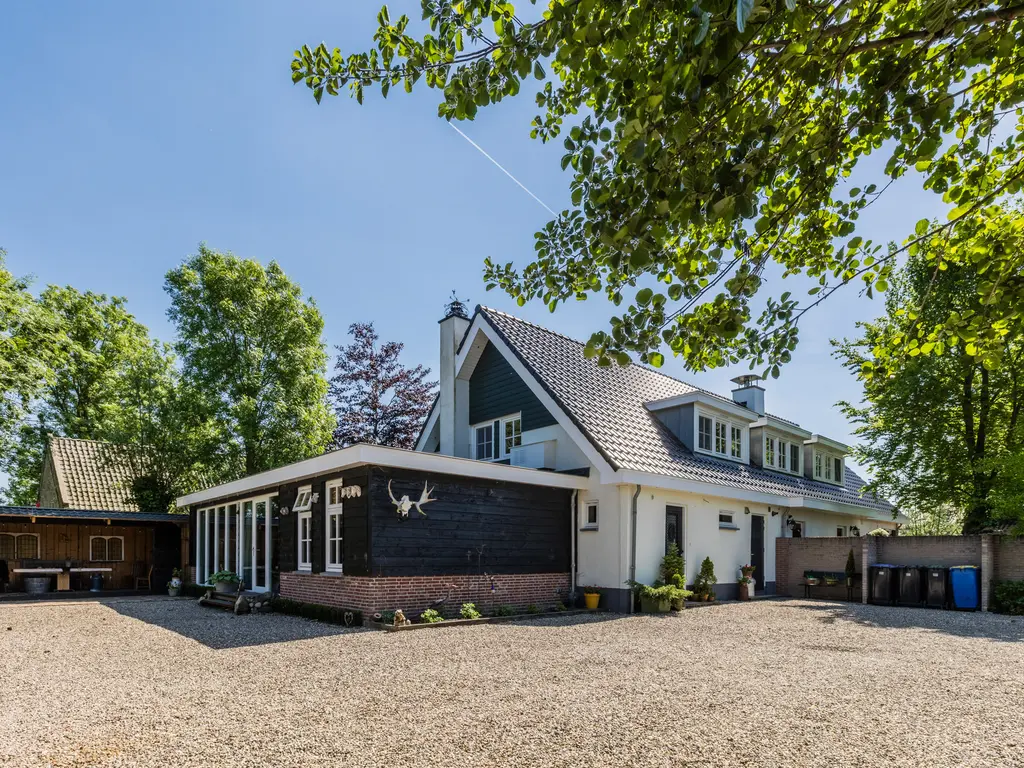 Noordeinde 77A, AARLANDERVEEN