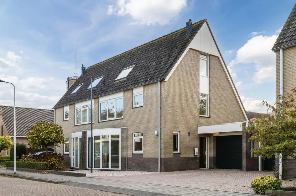 Burg. v. Dobben de Bruijnstraat 38