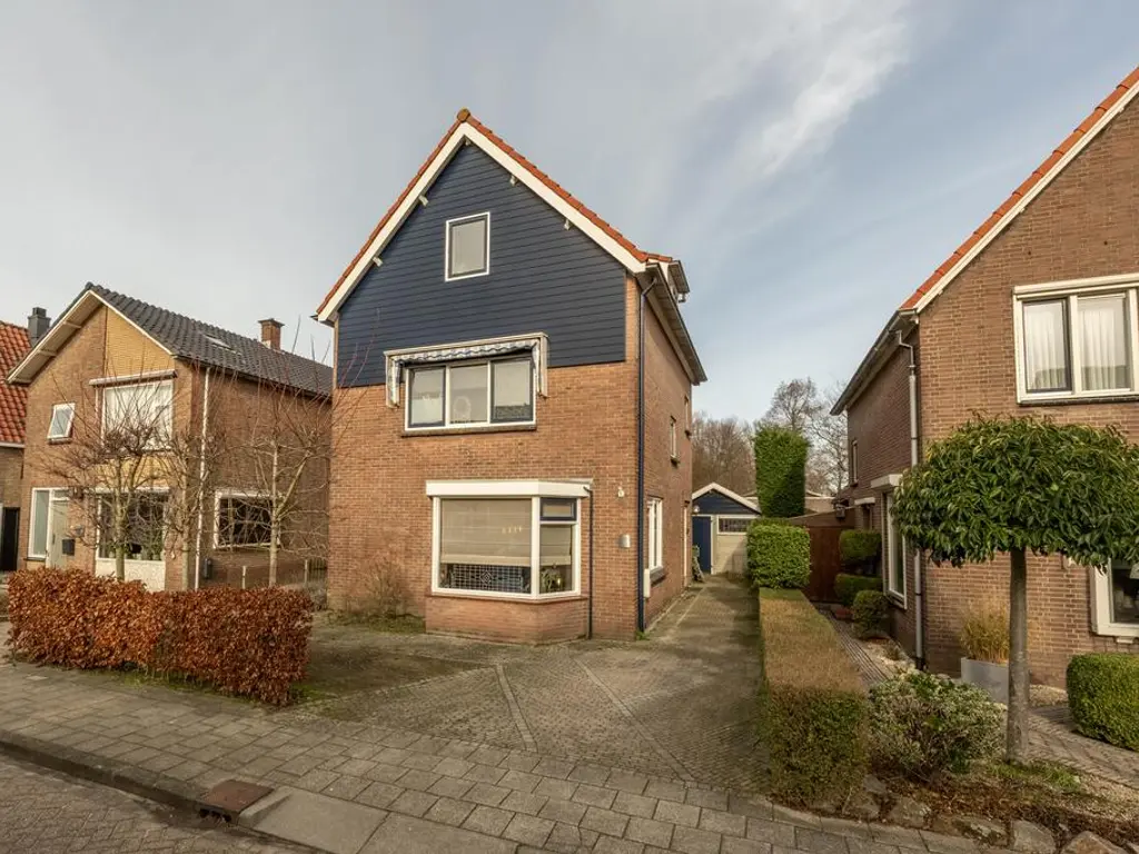 Admiraal de Ruyterstraat 64, OUD-BEIJERLAND