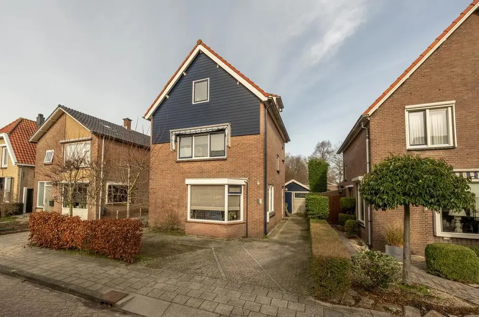Admiraal de Ruyterstraat 64