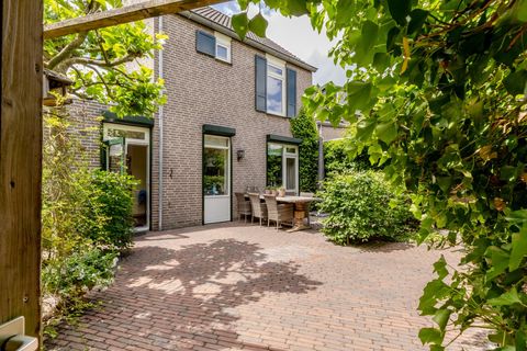 Burg. Den Oudenstraat 2