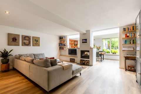 Burg. Van de Venstraat 15