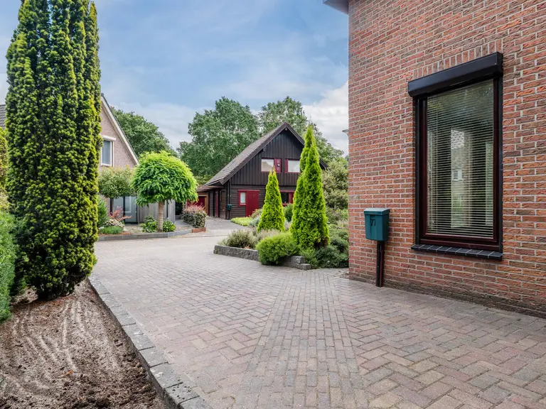 Buitenes 77, ASSEN