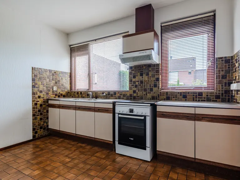 Buitenes 77, ASSEN