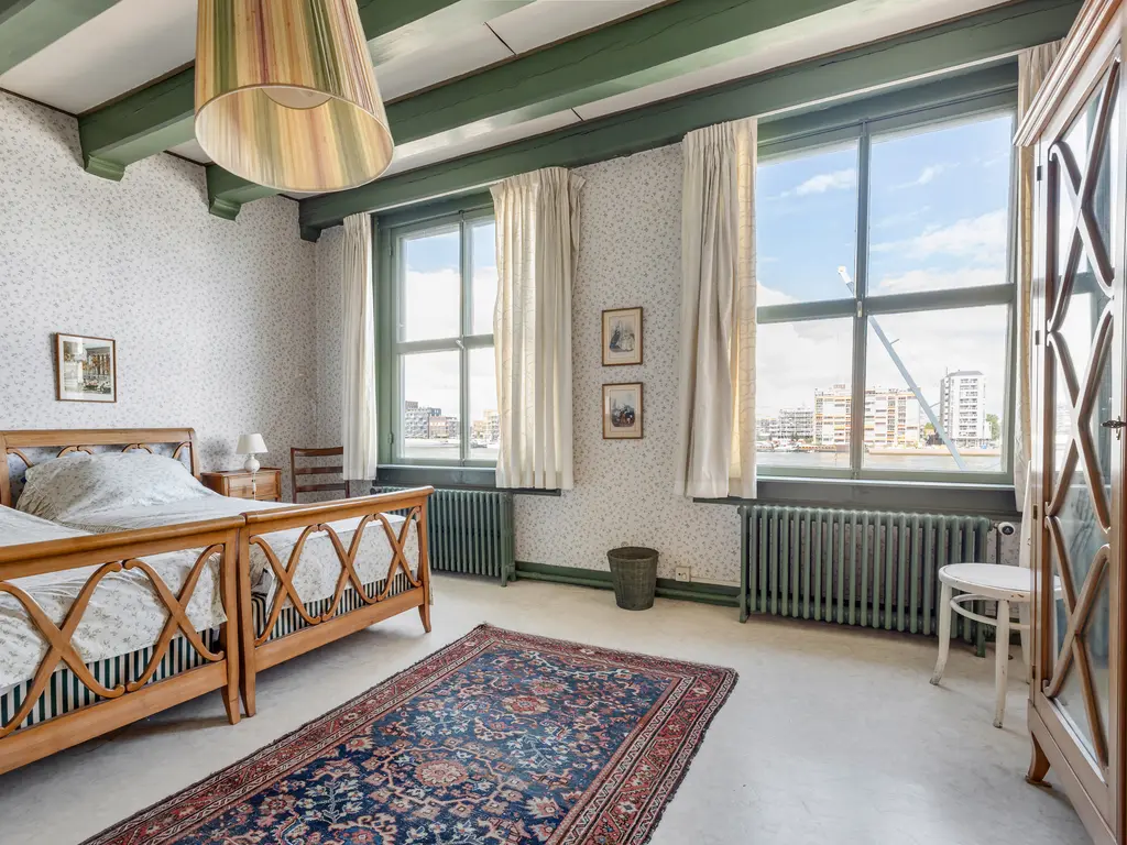 Hooikade 5, DORDRECHT