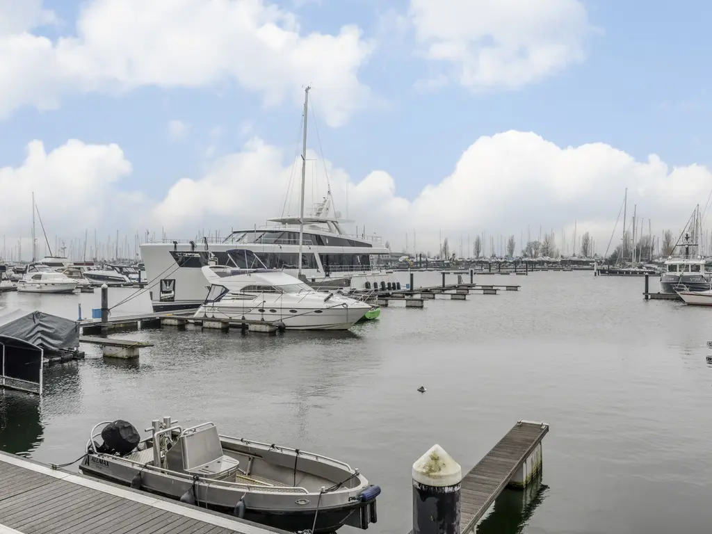 Nieuwe Zeedijk 1K206, HELLEVOETSLUIS