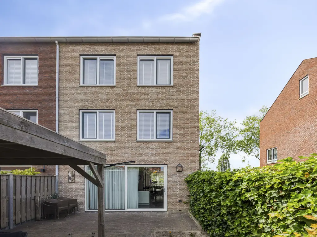 Spoorbaan 27, HELLEVOETSLUIS