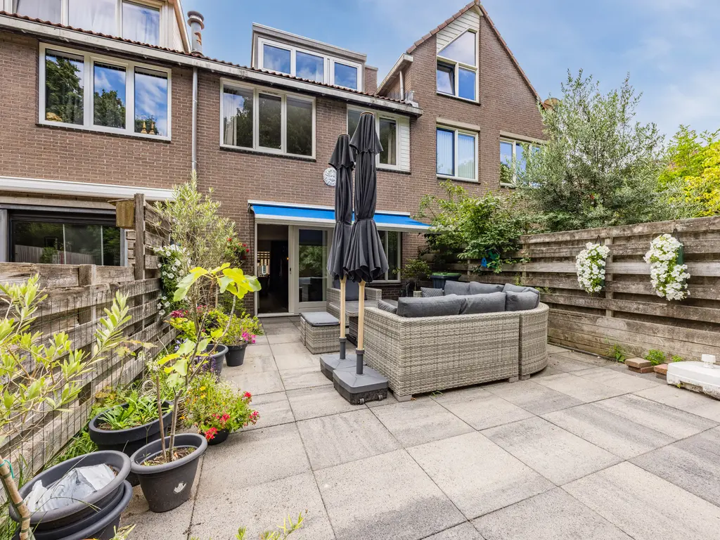 Acacia 15, HELLEVOETSLUIS