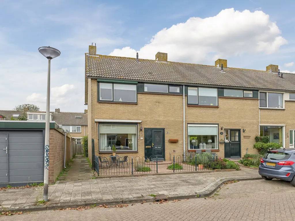 Nicolaas Beetsstraat 1, HELLEVOETSLUIS