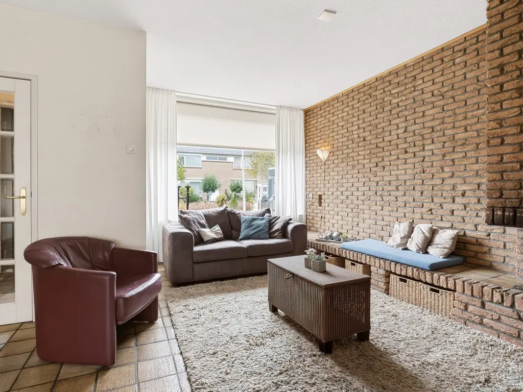 Nicolaas Beetsstraat 1, HELLEVOETSLUIS