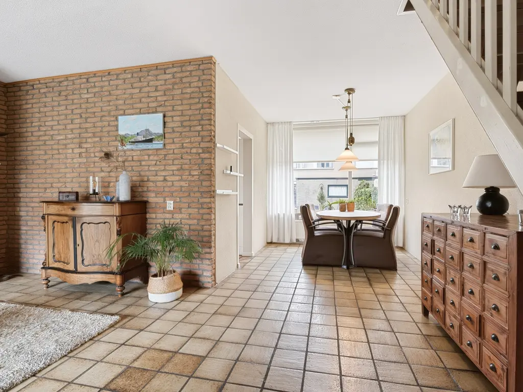 Nicolaas Beetsstraat 1, HELLEVOETSLUIS