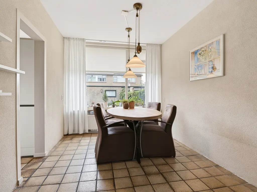 Nicolaas Beetsstraat 1, HELLEVOETSLUIS