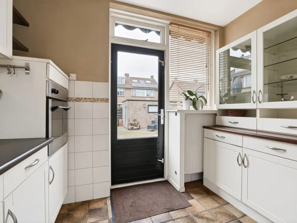 Nicolaas Beetsstraat 1, HELLEVOETSLUIS