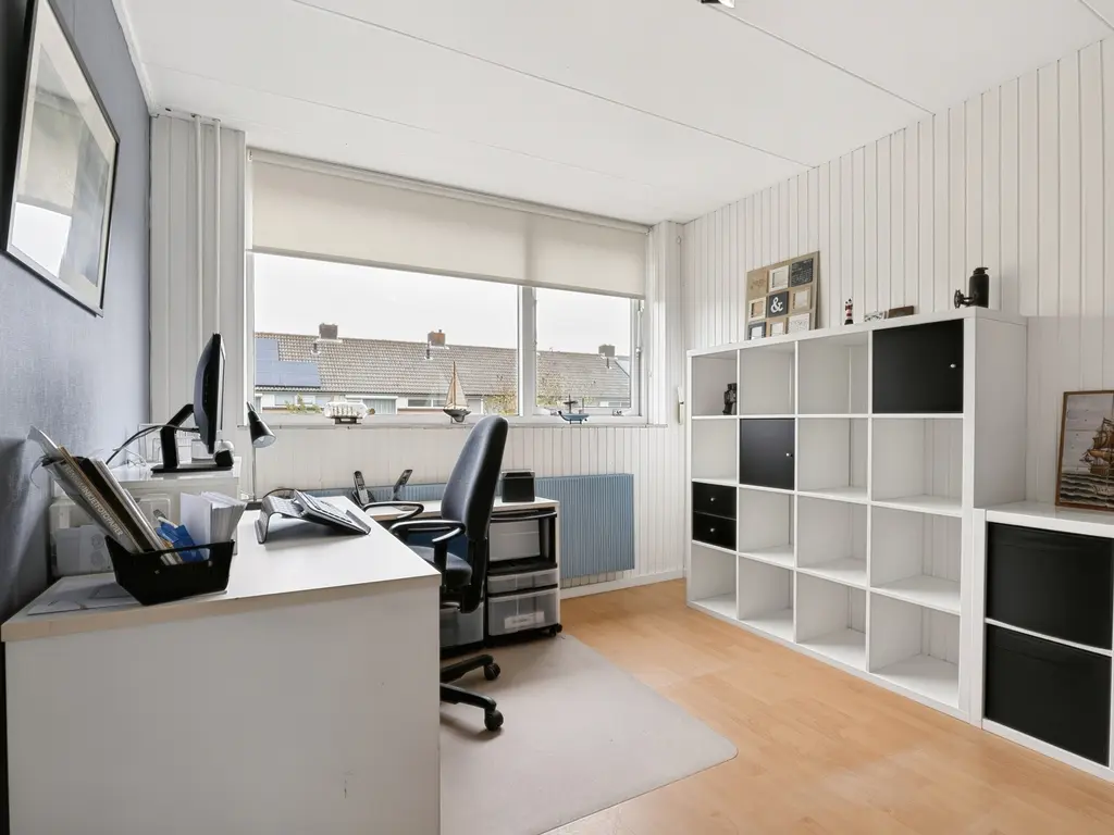 Nicolaas Beetsstraat 1, HELLEVOETSLUIS