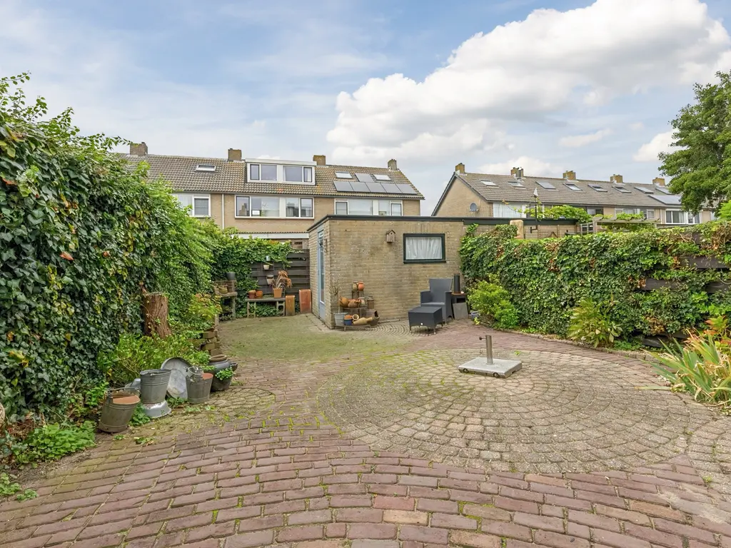 Nicolaas Beetsstraat 1, HELLEVOETSLUIS