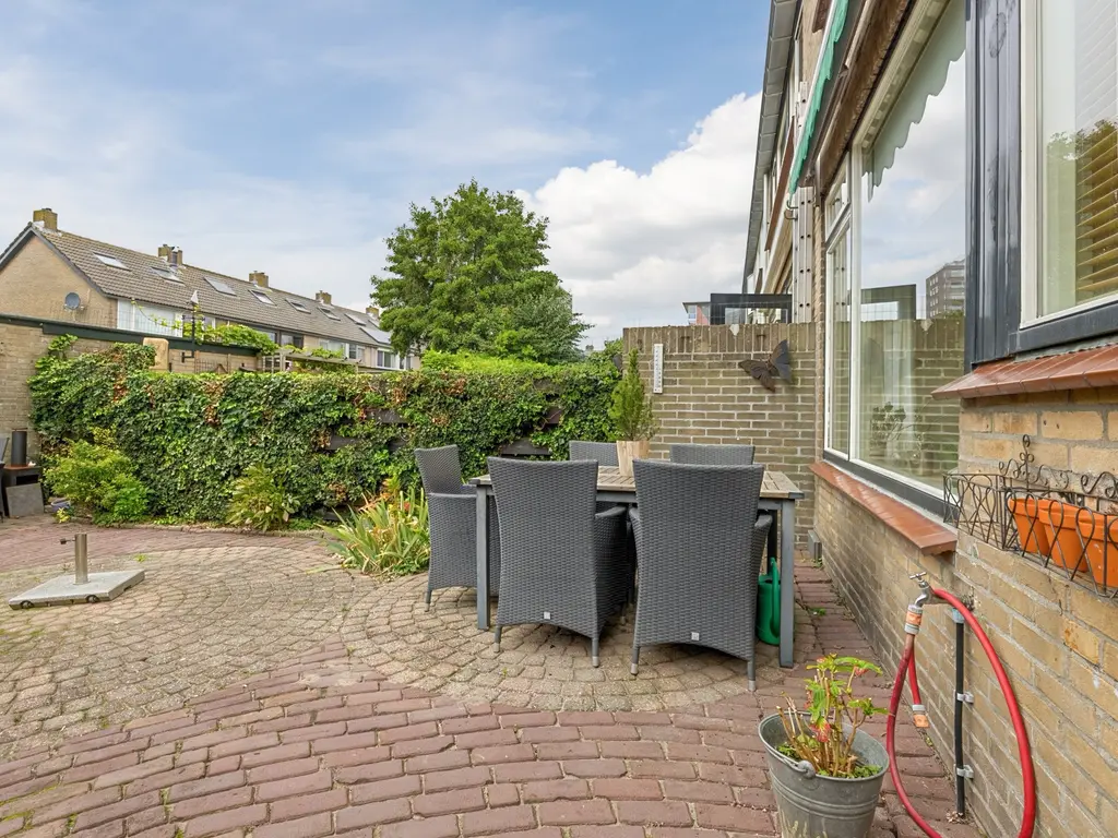 Nicolaas Beetsstraat 1, HELLEVOETSLUIS