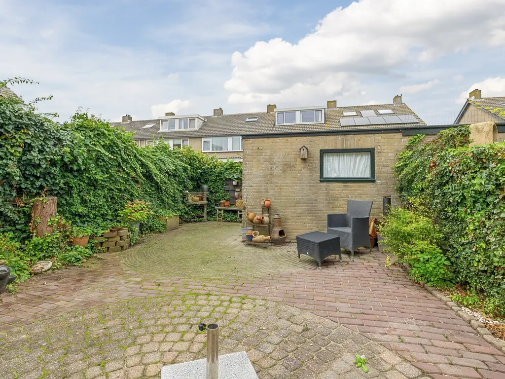 Nicolaas Beetsstraat 1, HELLEVOETSLUIS