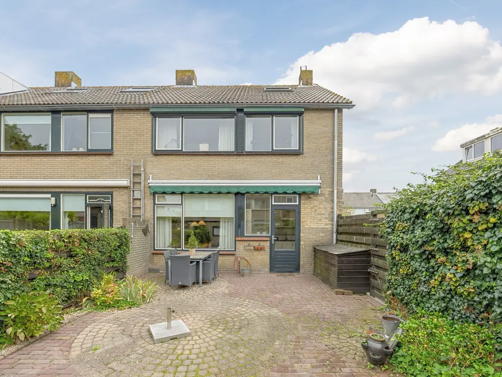 Nicolaas Beetsstraat 1, HELLEVOETSLUIS